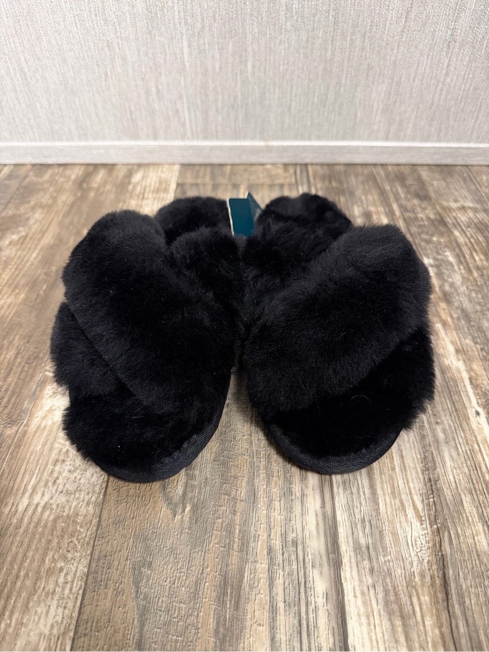 Emu Astralia Plush Black Cross-Band Women's Slippers Size 8 - Picture 1 of 12